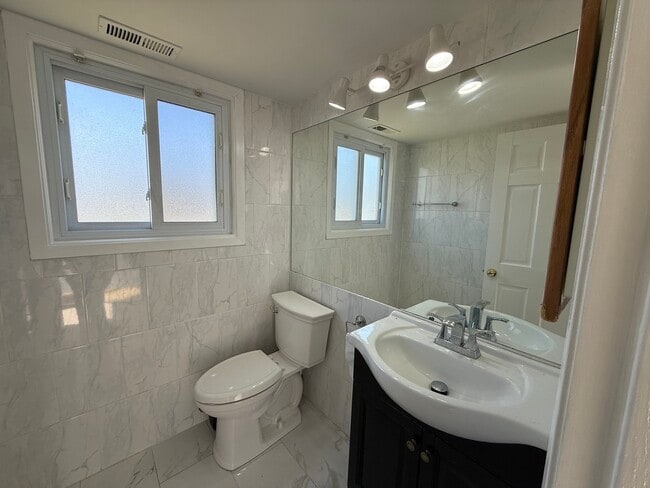 Photo - 1874 Windward Ln