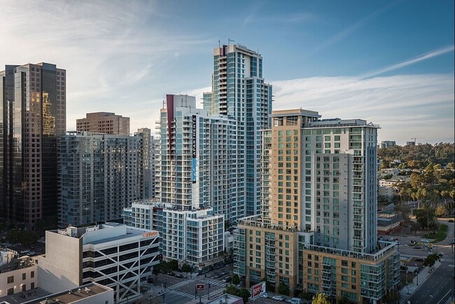 Building Photo - Vantage Pointe Rental
