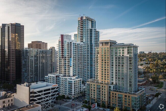 Building Photo - Vantage Pointe Rental