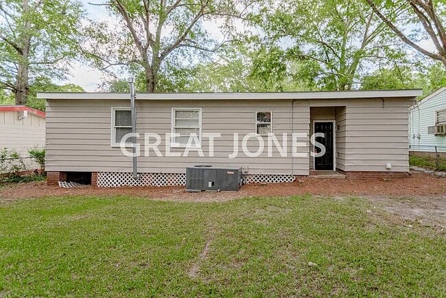 Photo - 2879 Doyle Ave