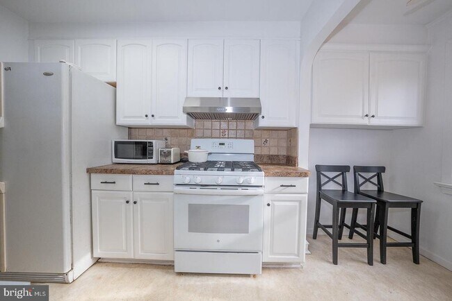 Photo - 232 Stoneway Ln