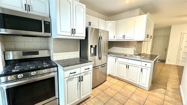 Photo - 68-52 76th St
