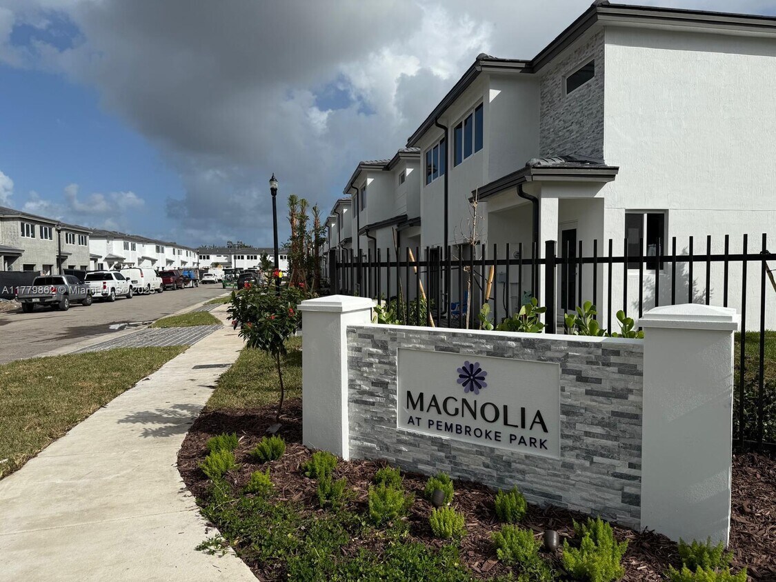 Photo - 5060 SW 37th St (West Park, FL)
