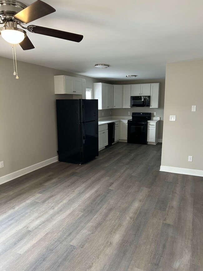 Photo - 518 W 24 1/2 St