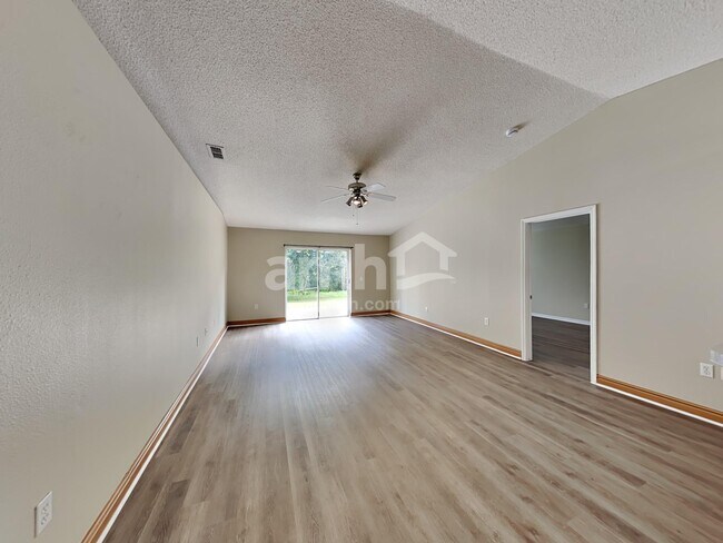 Photo - 25012 Hyde Park Blvd