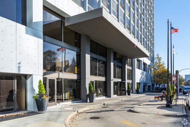 Photo - 4343 N Clarendon Ave