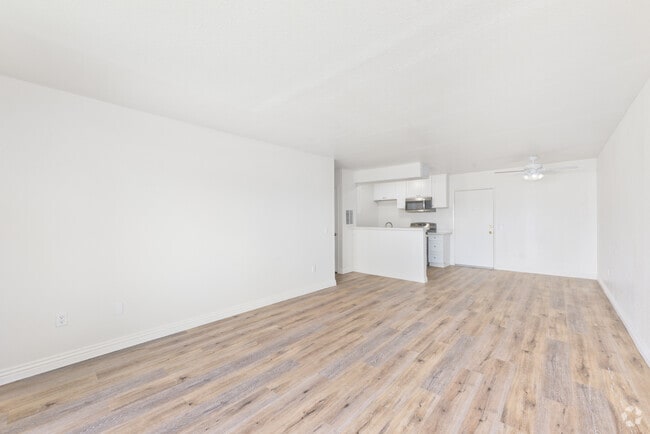 1BR, 1BA - 700SF - Living Room