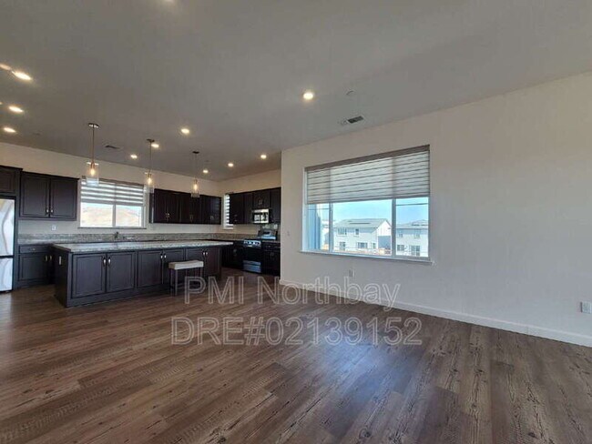 2466 Shore Vis