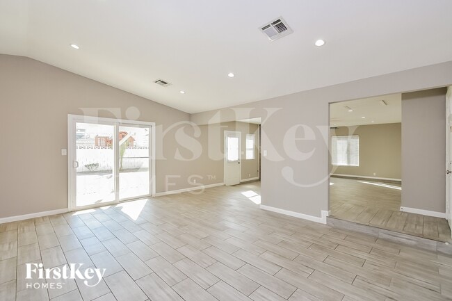 Photo - 6381 Newville Ave