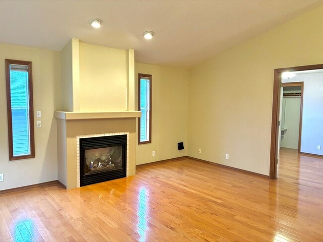 Photo - Spacious Ranch Style Home w/ private patio and yard, 2 car garage and vaulted ceilings