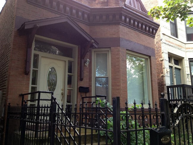 Frente de la casa - 3347 W Crystal St Unidad 1