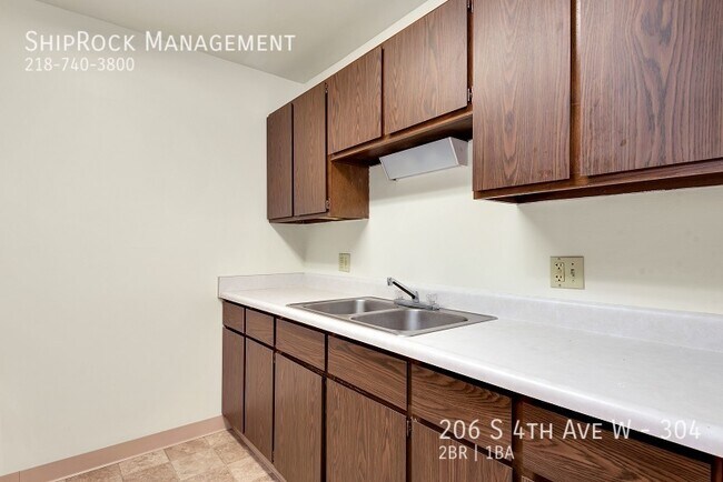 Photo - 206 S 4th Ave W Unidad 304