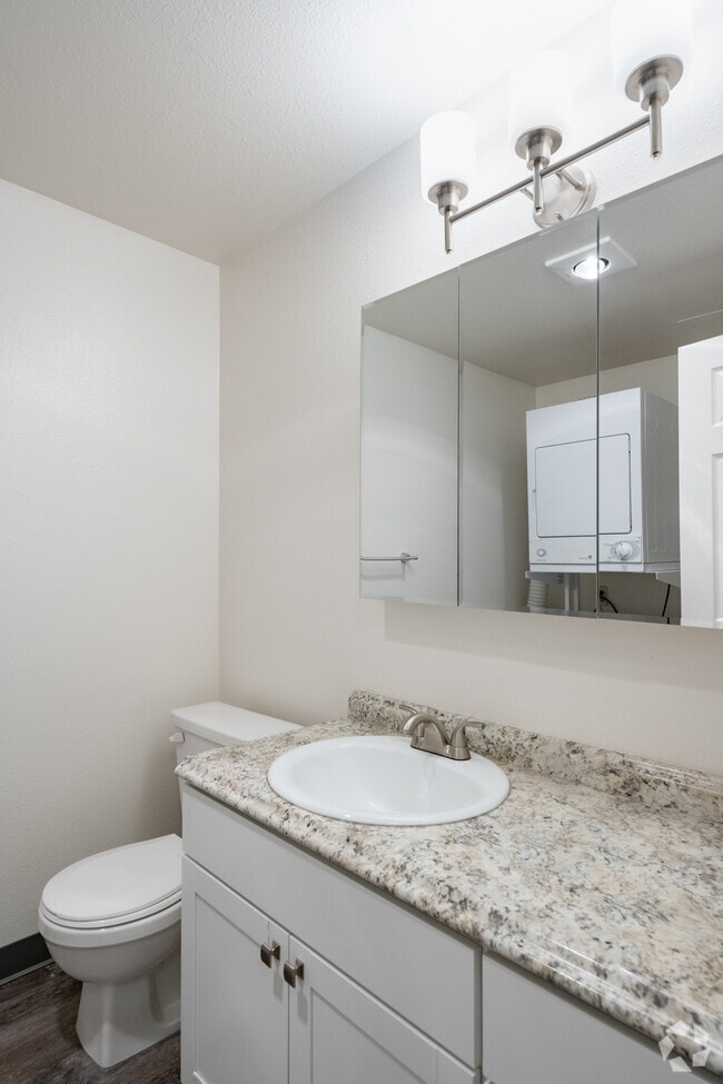 2BD, 1.5BA - 950SF - Wilderness West Apartments