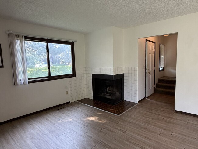 Photo - 1031 Davidson Dr Unit D