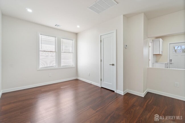 Photo - 824 George St Unit 2ndFl