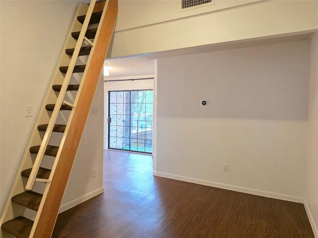 Photo - 505 W 18th St Unit I