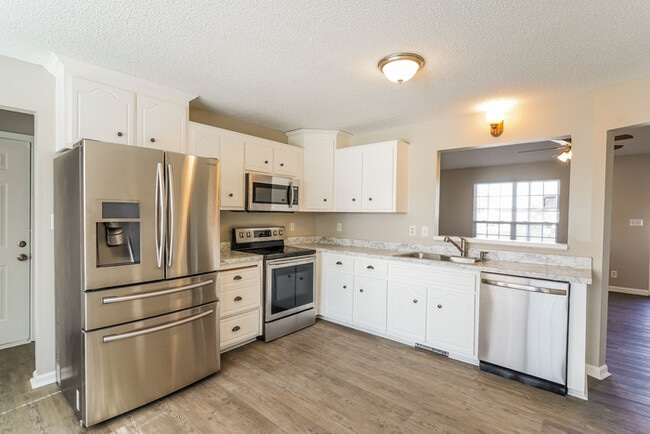 Photo - 4041 New Grange Cir