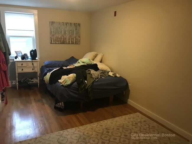 Photo - 266 Gold St Unit 3