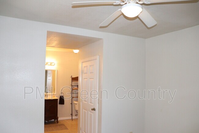 Photo - 308 W Detroit St