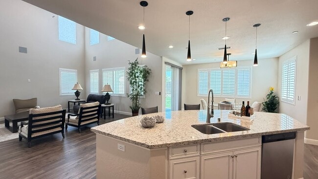 Photo - 1821 W Corvina Ave