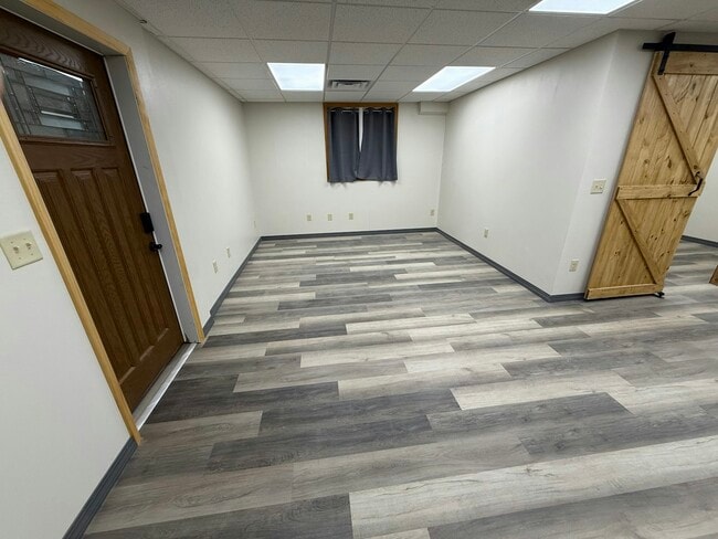 Photo - 211 Bank St