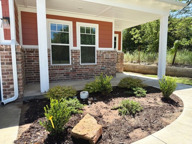 Photo - Large 2 Bed, 2 Bath in Beautiful Well Main...