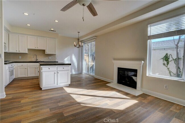 Photo - 7124 N Farralone Ave Unidad 110