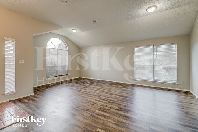 Photo - 912 Winterbury Ct