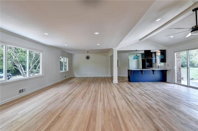 Photo - 6085 Glenridge Dr