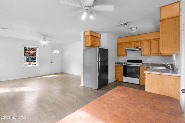 Photo - 1800 Carver St