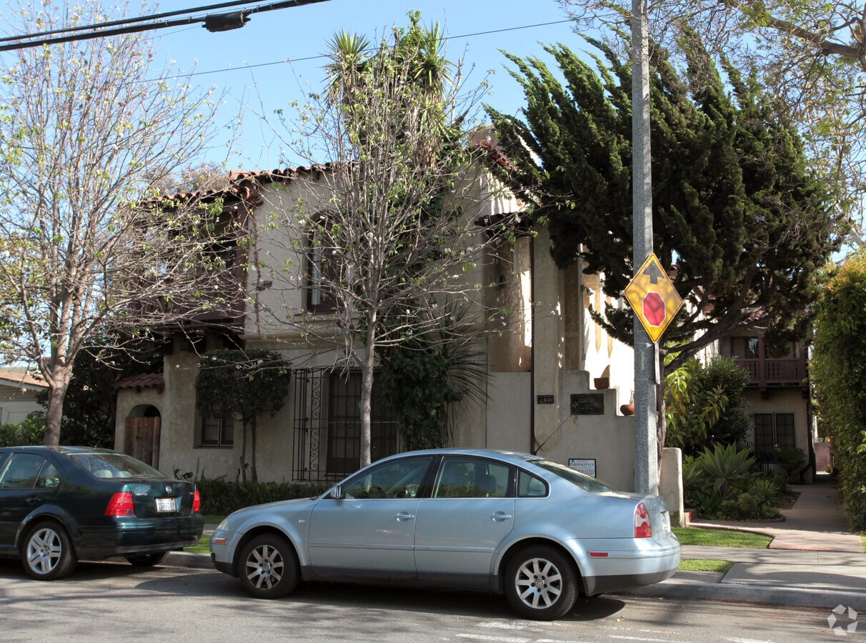 Photo - 2930 E 3RD St