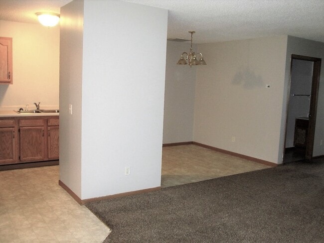 Photo - 626 W 8th St