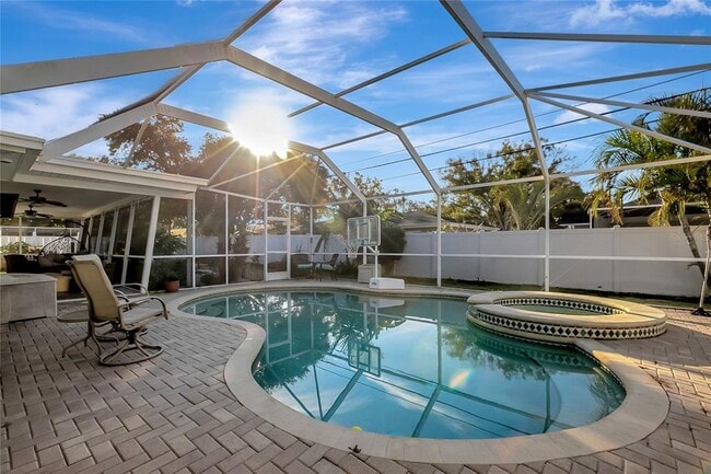 Building Photo - 809 Jacaranda Dr