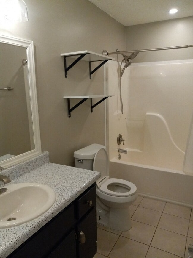 Photo - 7 Redwood St NE Unit B