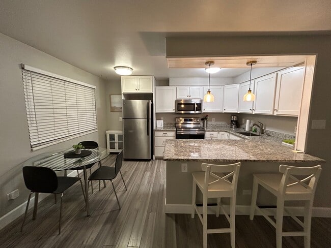 Building Photo - 1260 York St Unit 406