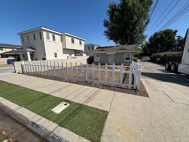 Photo - 634-638 E Lemon Ave