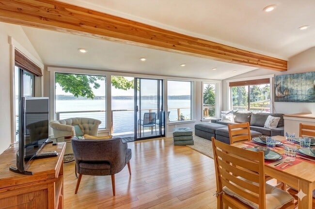 Photo - 8232 SW Hawthorne Ln