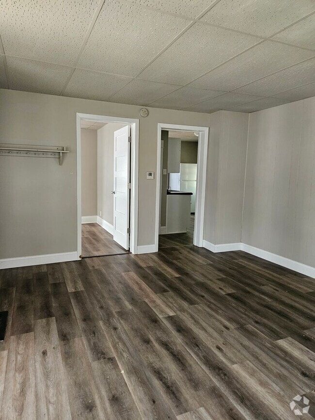 Building Photo - 390 S Hickory St Unit 390 Hickory - Lower Rental