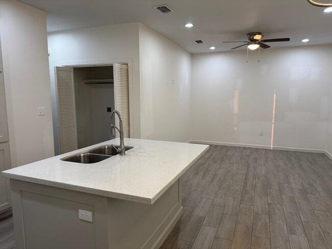 Photo - 2330 Summit Rd Unidad A