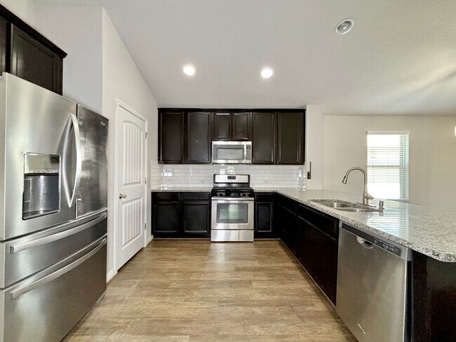 Photo - 6818 Hanover Stone