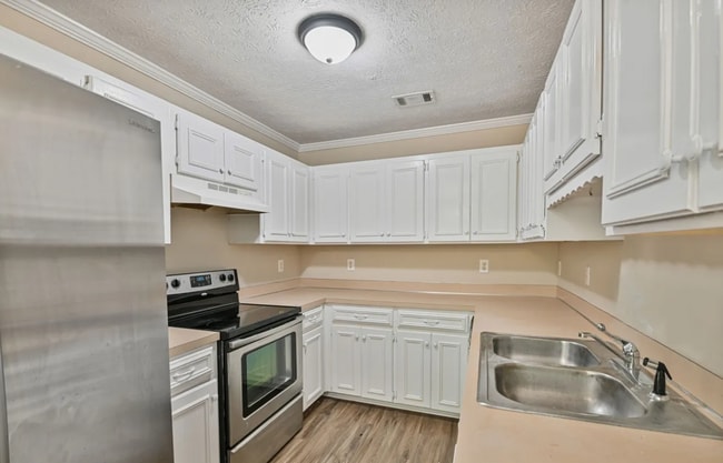 393 Forest Park Dr