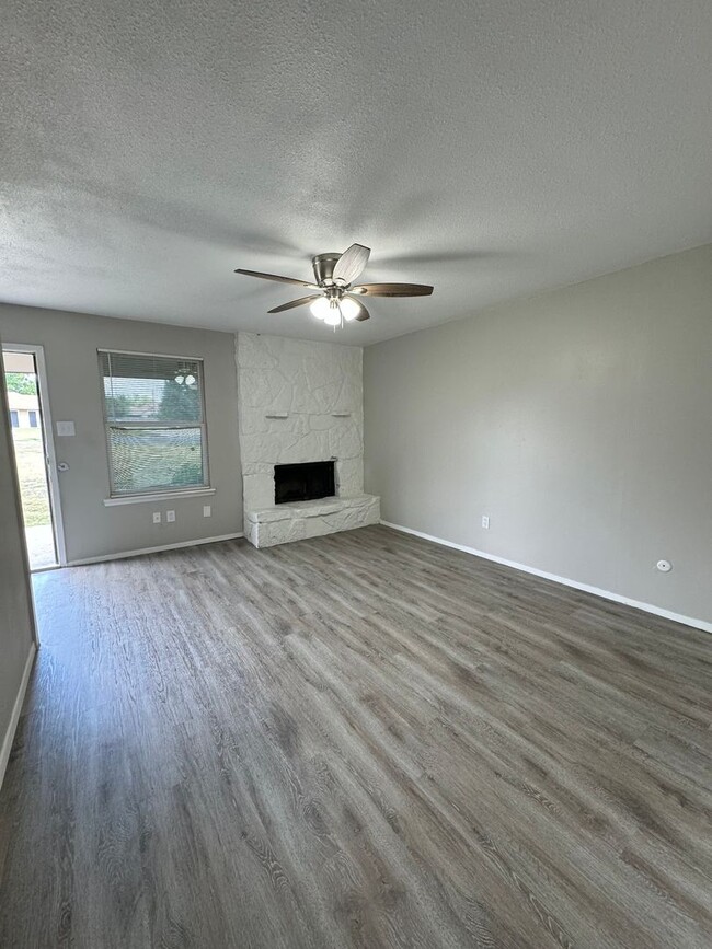 Move In Special! 2 bedrooms 1.5 bath townhome - Move In Special! 2 bedrooms 1.5 bath townhome Unidad 1409 D COURTNEY PL