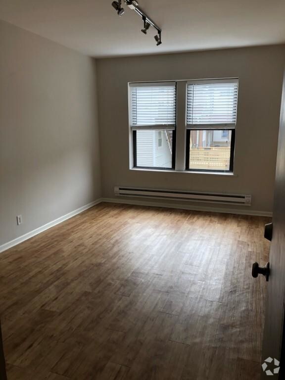 Building Photo - 0 bedroom in Chicago IL 60647 Unit 105 Rental