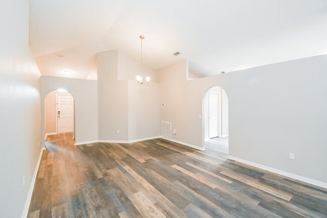 Photo - 8892 Merseyside Ave