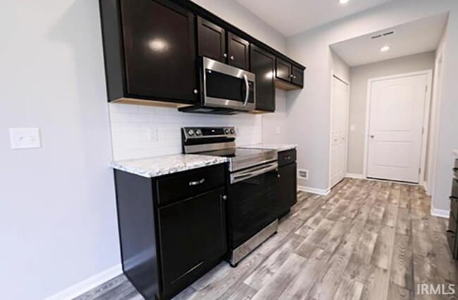 Photo - 3595 Canal Square Dr