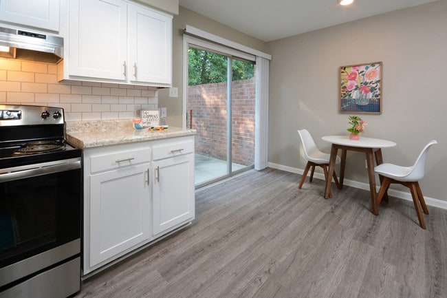 Apartamentos y casas unifamiliares del Parlamento en Burlington, NC - Parliament House Apartments