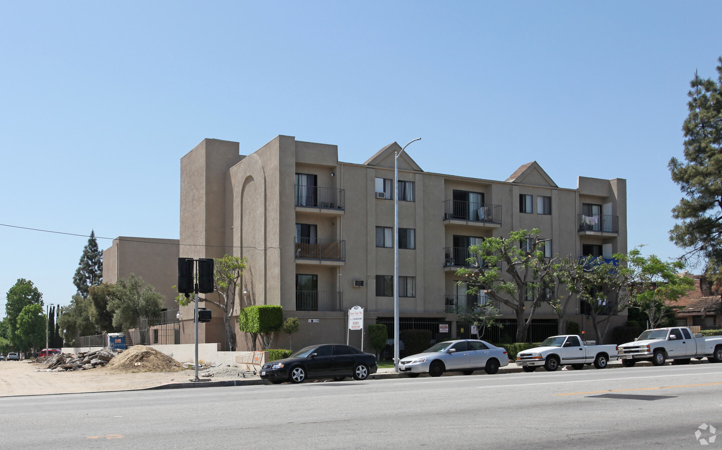 Laurel Canyon West - Laurel Canyon West Apartments