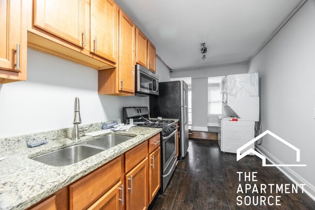 Photo - 2551 W Fullerton Ave Unit 2