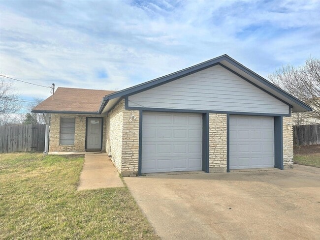 Building Photo - 15208 Spring Hill Ln Unit A