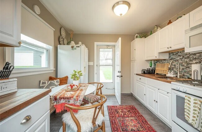 Photo - 4044 51st St